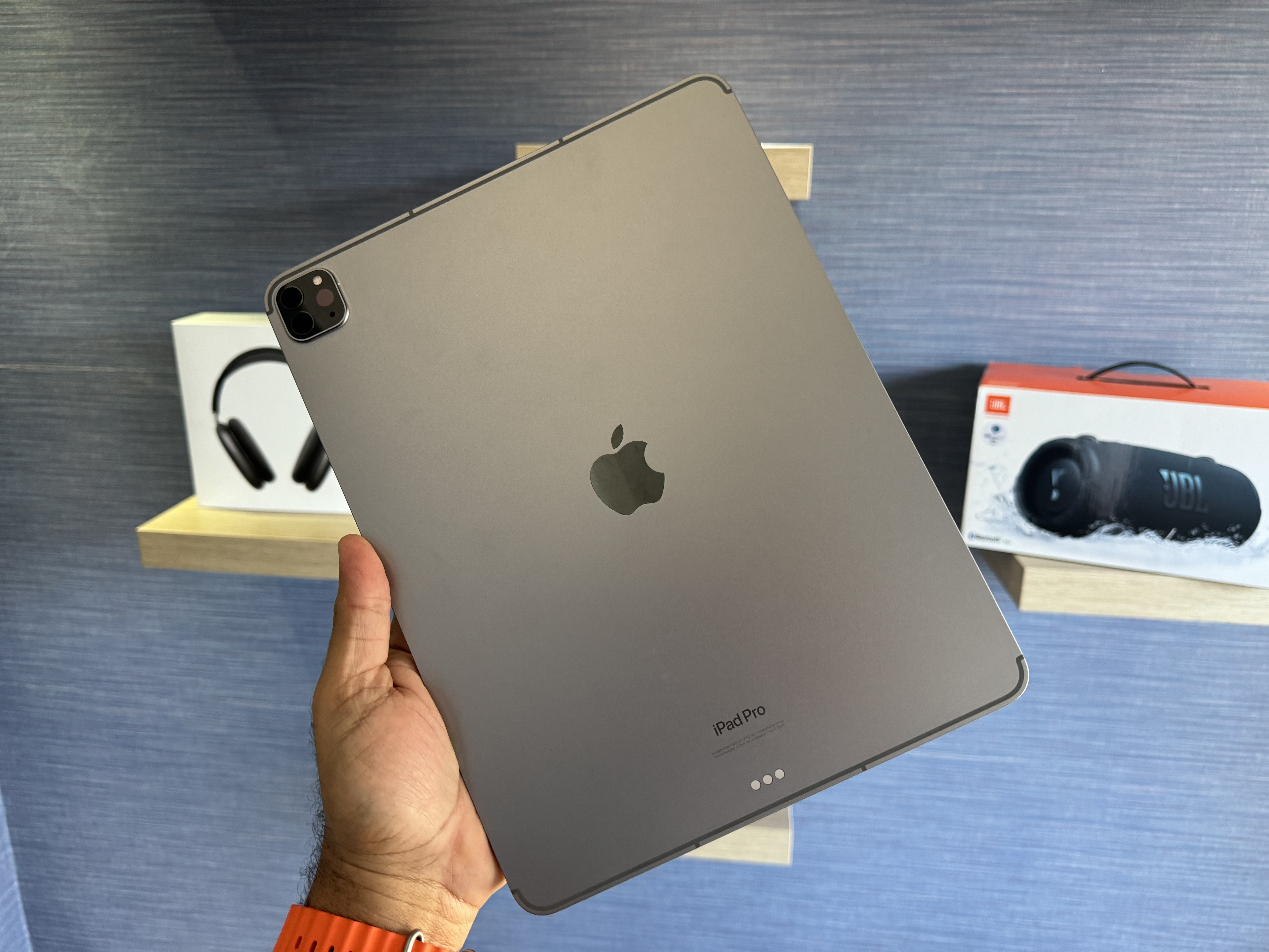 celulares y tabletas - iPad Pro 12.9 -inch 6ta Generación 128GB Space Nue 0