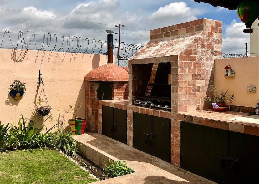 casas - Venta de amplia casa en arroyo hondo 0