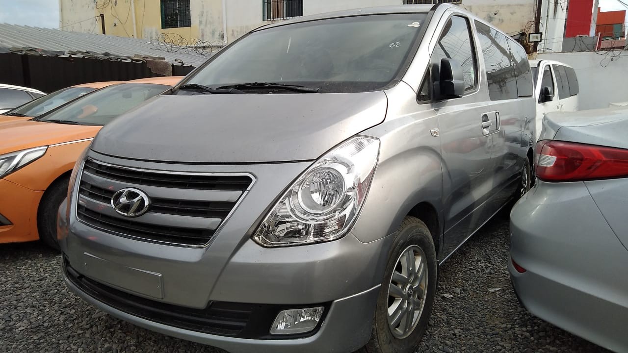 jeepetas y camionetas - HYUNDAI GRAN STAREX 2018 GRIS 1