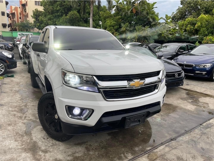 jeepetas y camionetas - CHEVROELT COLORADO LT 2016