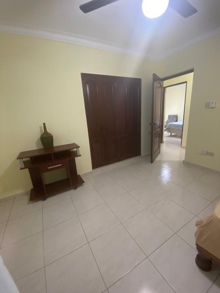 apartamentos - Vendo apto en el Millon buena zona céntrico 
135. Mts. 
2do piso 
3 habitaciones 9