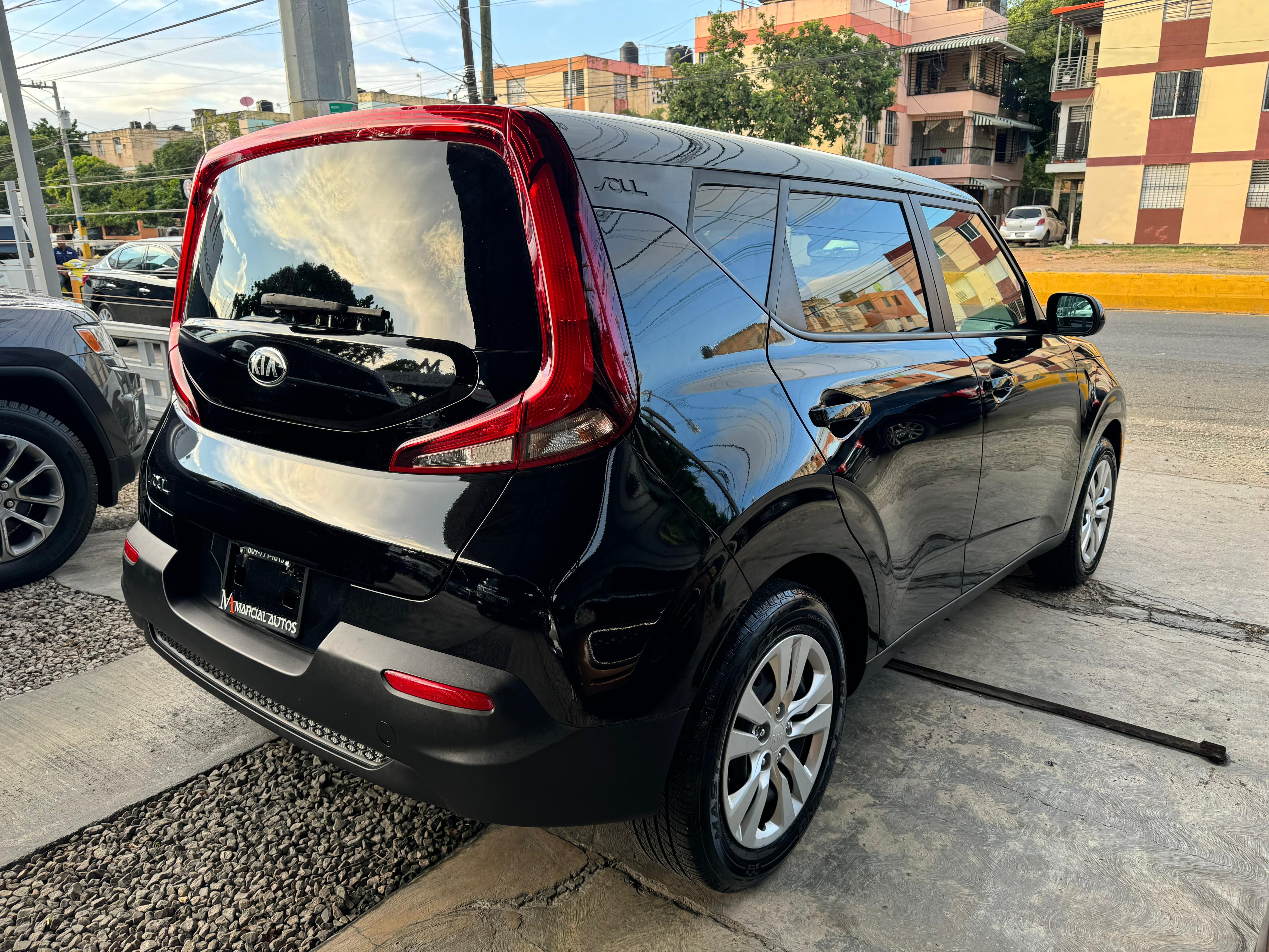 jeepetas y camionetas - Montate en esta super económica kia soul 2020 excelentes condiciones  5