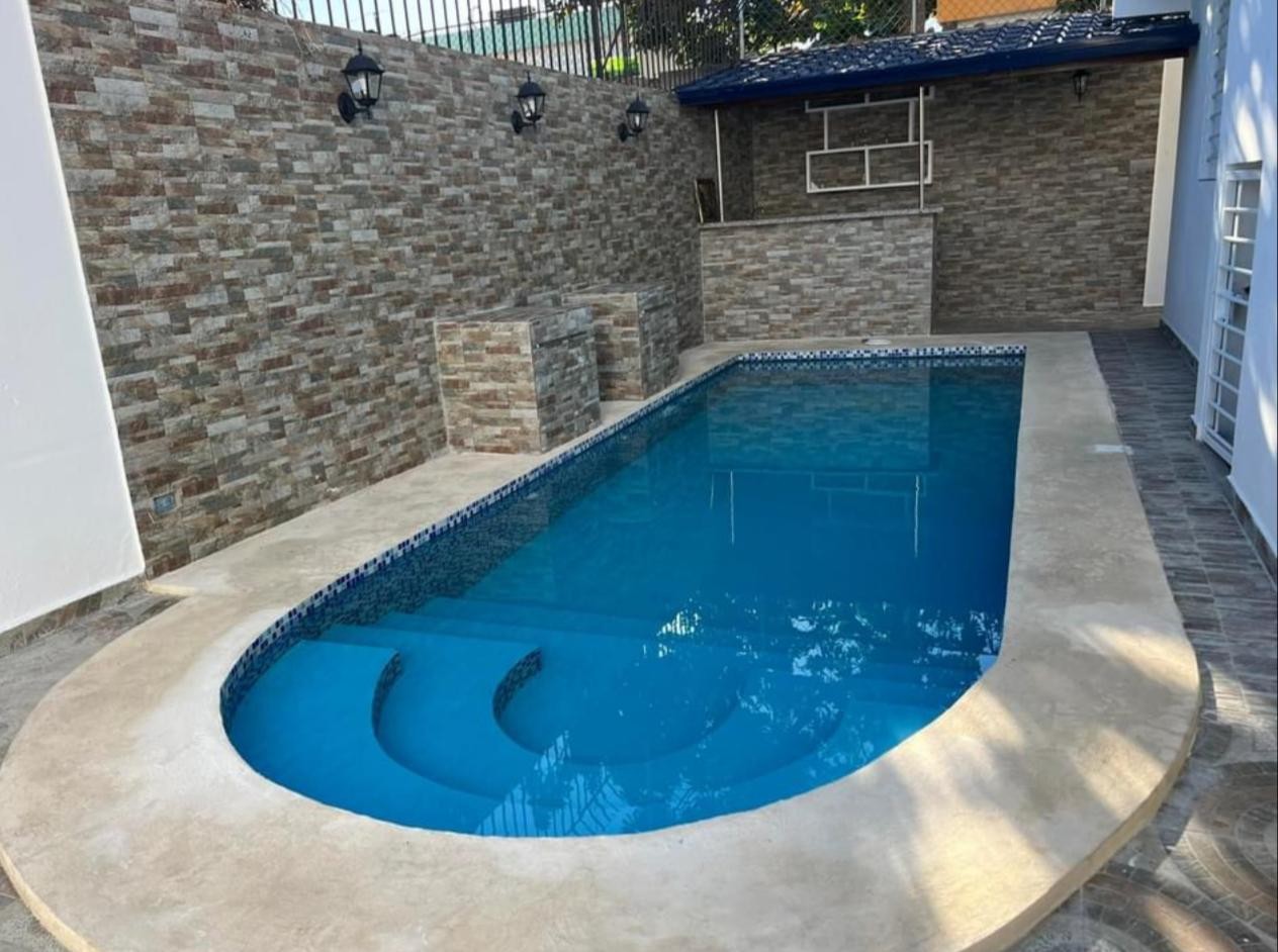 casas - Moderna Casa con Piscina en Cerro Alto 3