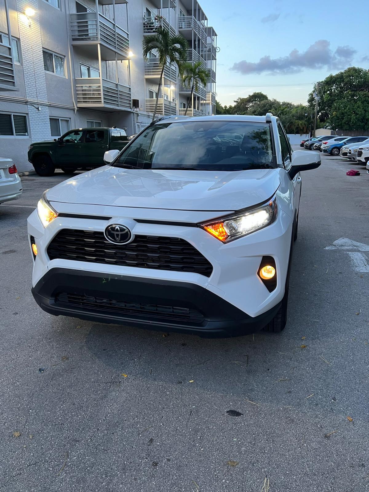 jeepetas y camionetas - Toyota rav4 2019 xle premium 