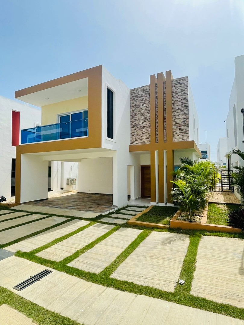 casas - Vendo casa de 2 niveles a estrenar en el centro de Bavaro-Punta Cana 