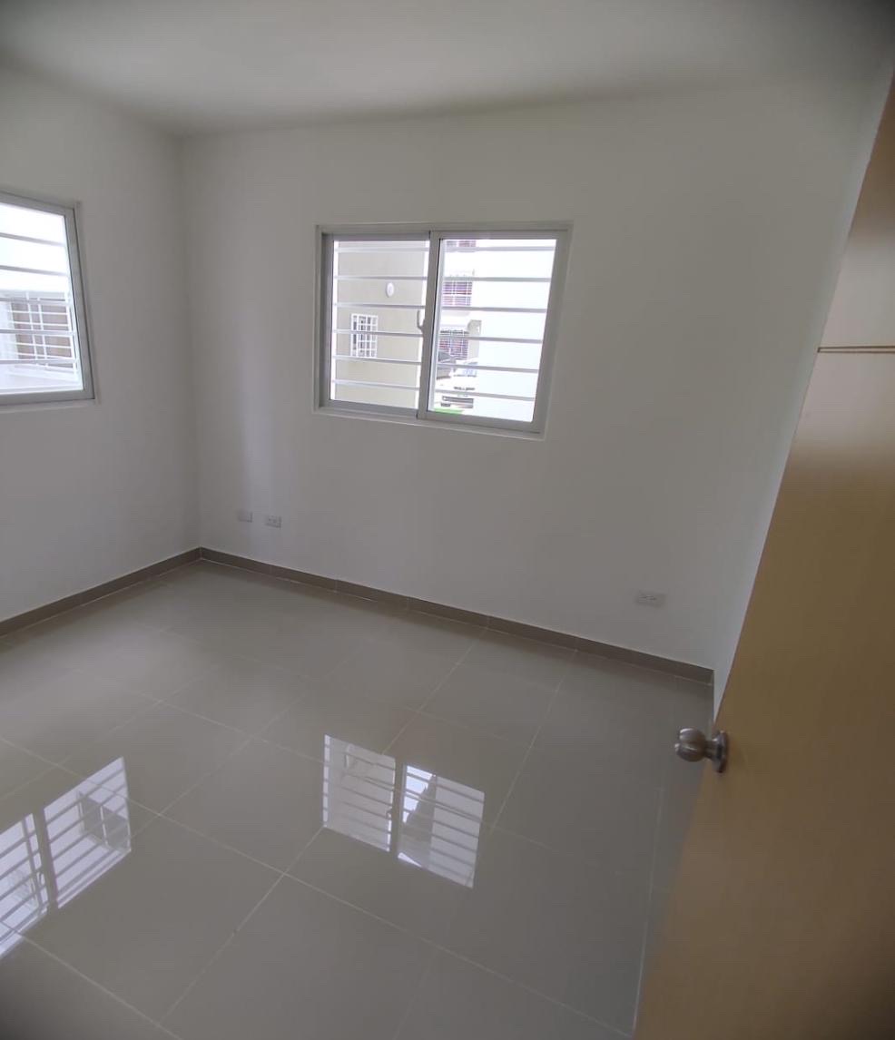 apartamentos - Apartamento en venta  de 3 habitaciones Santo Domingo Oeste  7