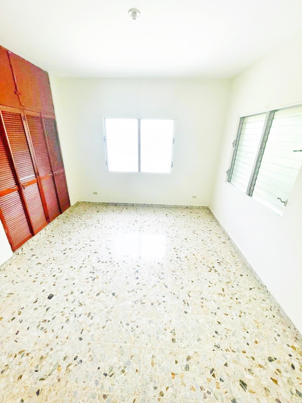 apartamentos - hermoso apartamento en  una zona céntrica y tranquila  4