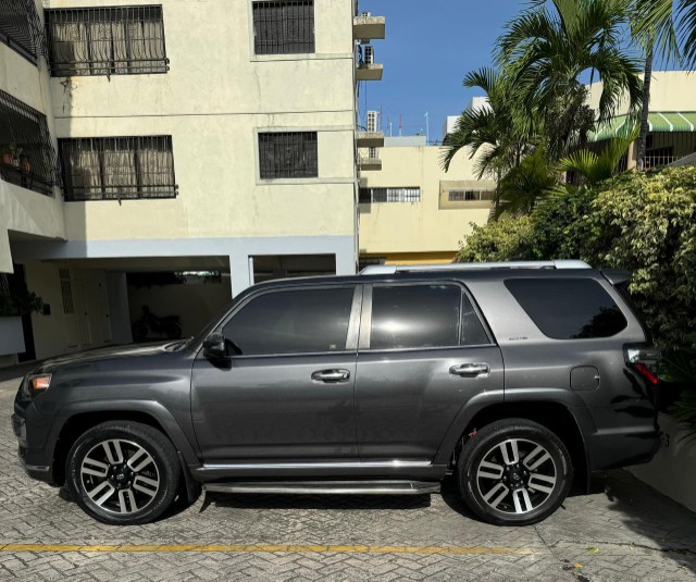 jeepetas y camionetas - Toyota 4runner limited 2015 5