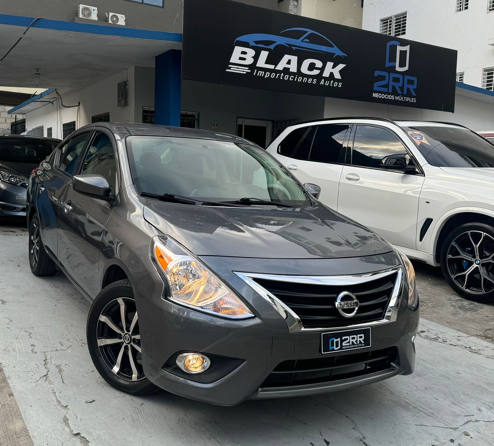 carros - Nissan Versa SV 2019