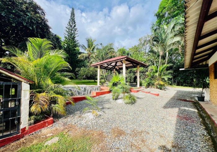 casas vacacionales y villas - 🏡 ¡Venta de Villa Campestre en Monte Plata! 🌳✨