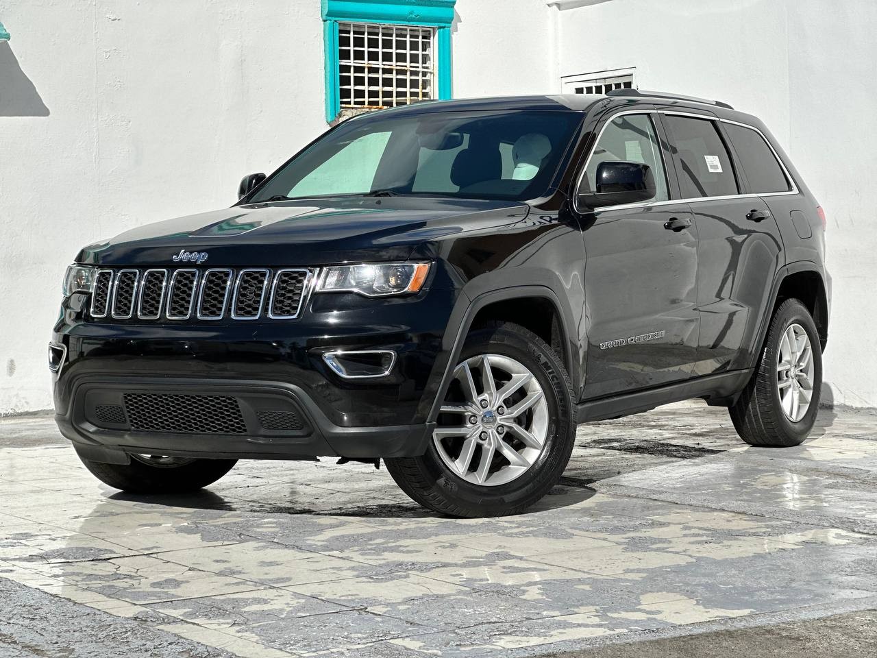 jeepetas y camionetas - JEEP GRAND CHEROKEE LAREDO 4x4 2017CLEAN CARFAX 4