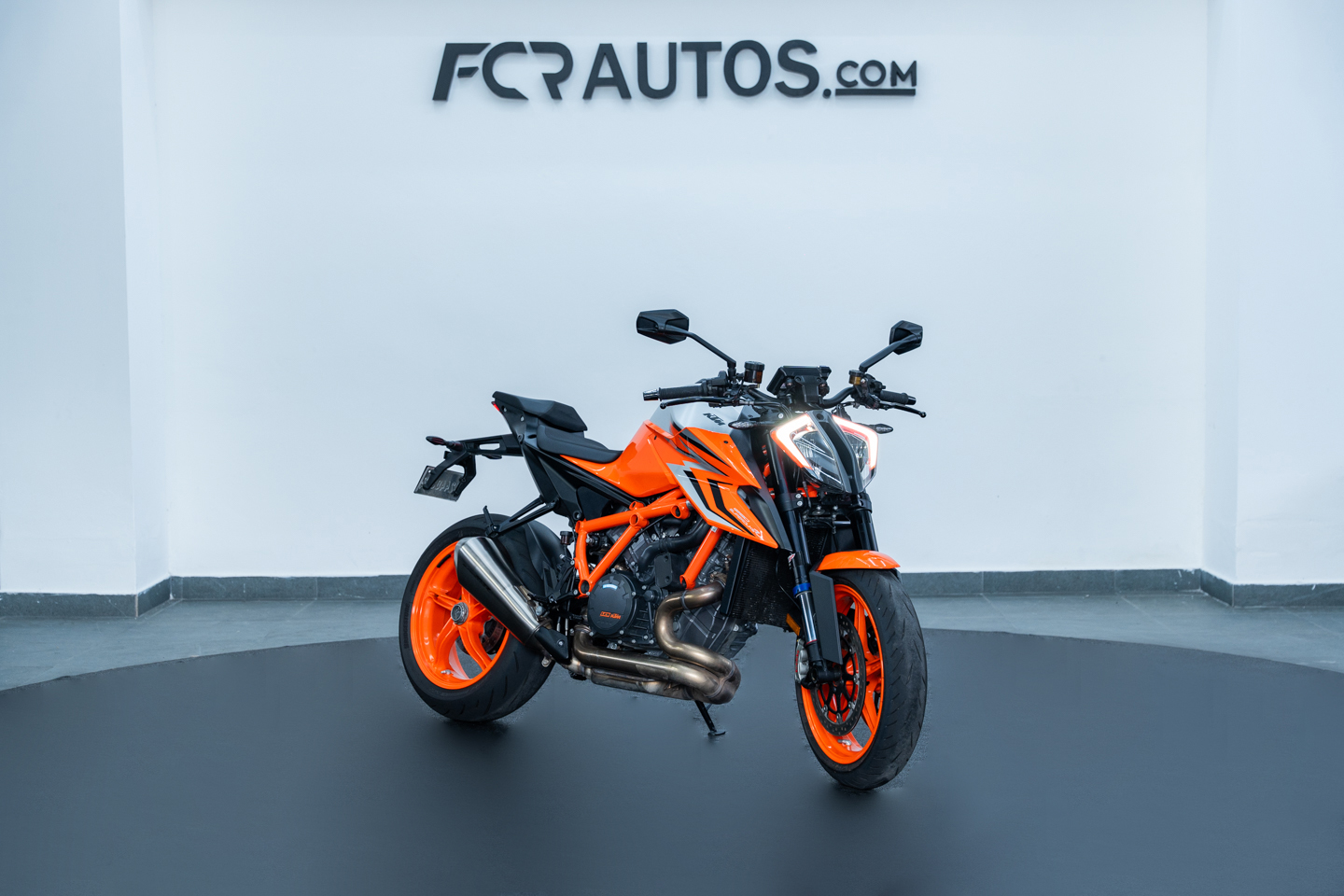 motores y pasolas - KTM 1290 SUPERDUKE R EVO 2023 0