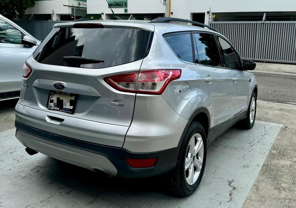 jeepetas y camionetas - Ford Escape SE Ecoboost 2015 4