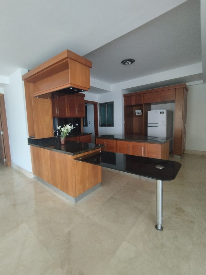 apartamentos - Hermosa Torre en la avenida principal de la Enriquillo  4