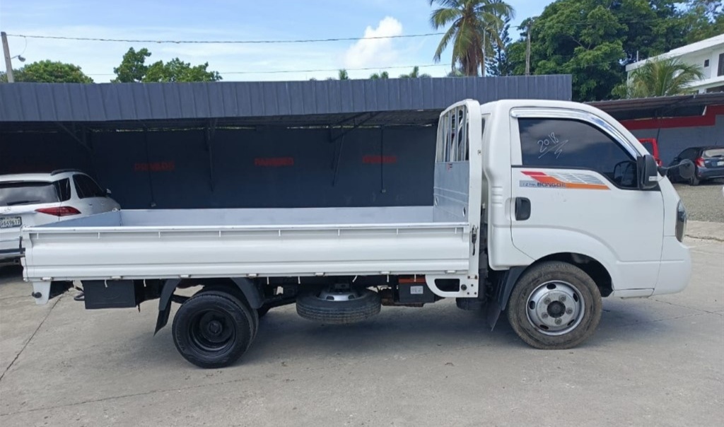 camiones y vehiculos pesados - 2018 Kia Bongo III DIESEL 