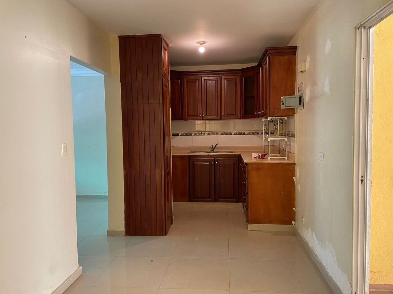 casas - Vendo casa de dos niveles ubicado en Lucerna , Santo Domingo Este.  1