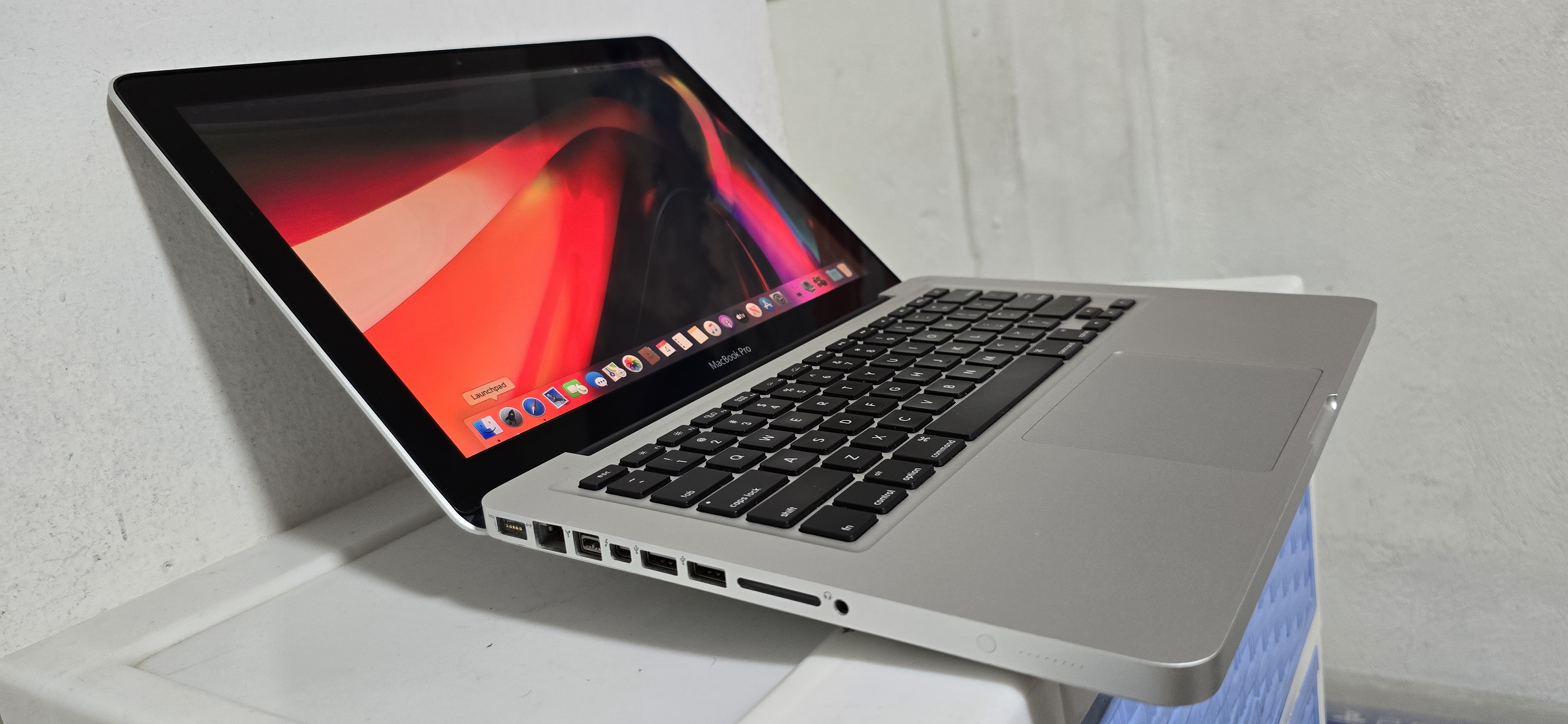 computadoras y laptops - Macbook pro 13.3 Pulg Core i5 Ram 8gb Disco 500gb Wifi Bluetoth  2