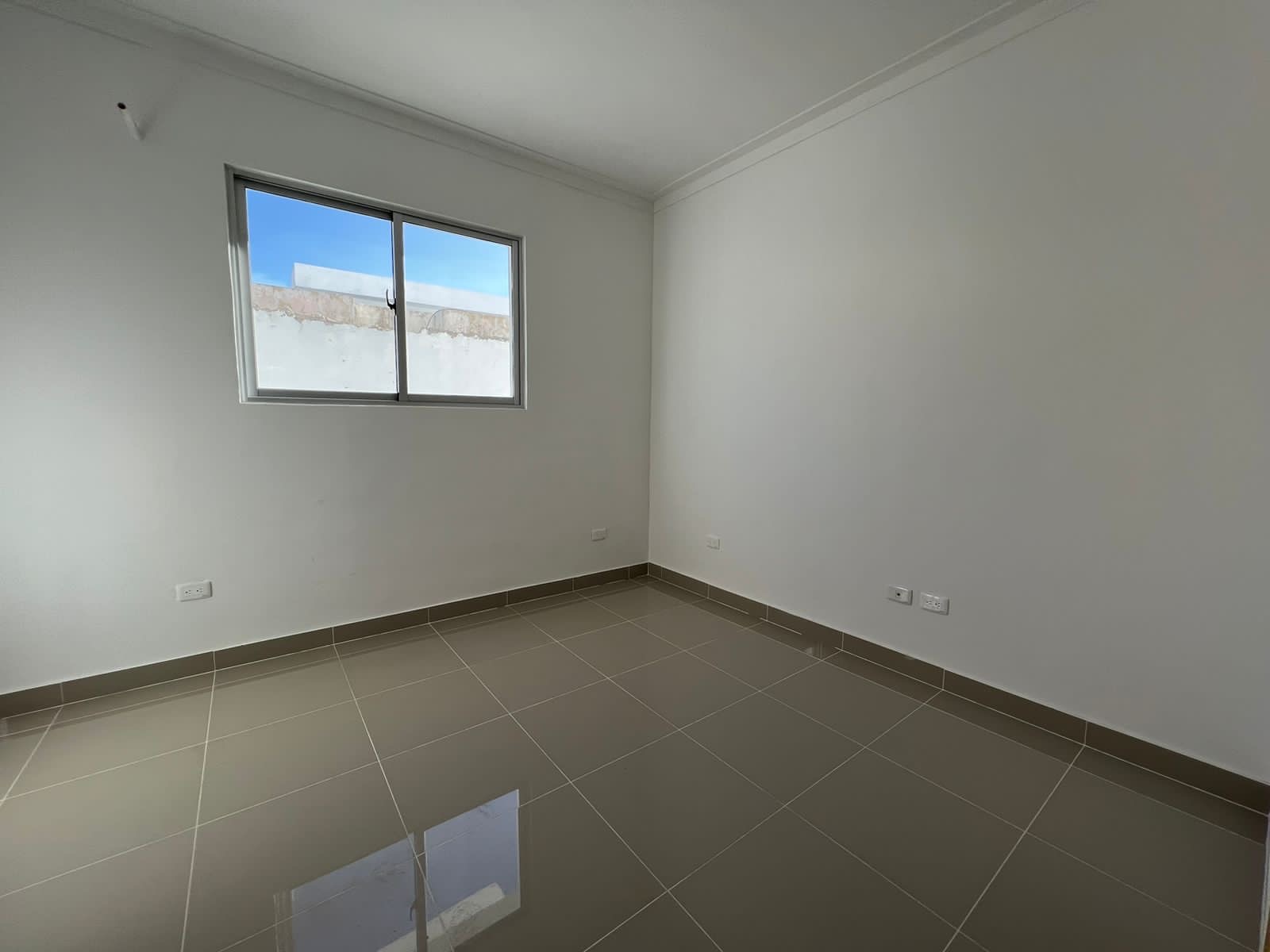 apartamentos - Vendo nuevo independencia primer nivel una hab 1.5 8