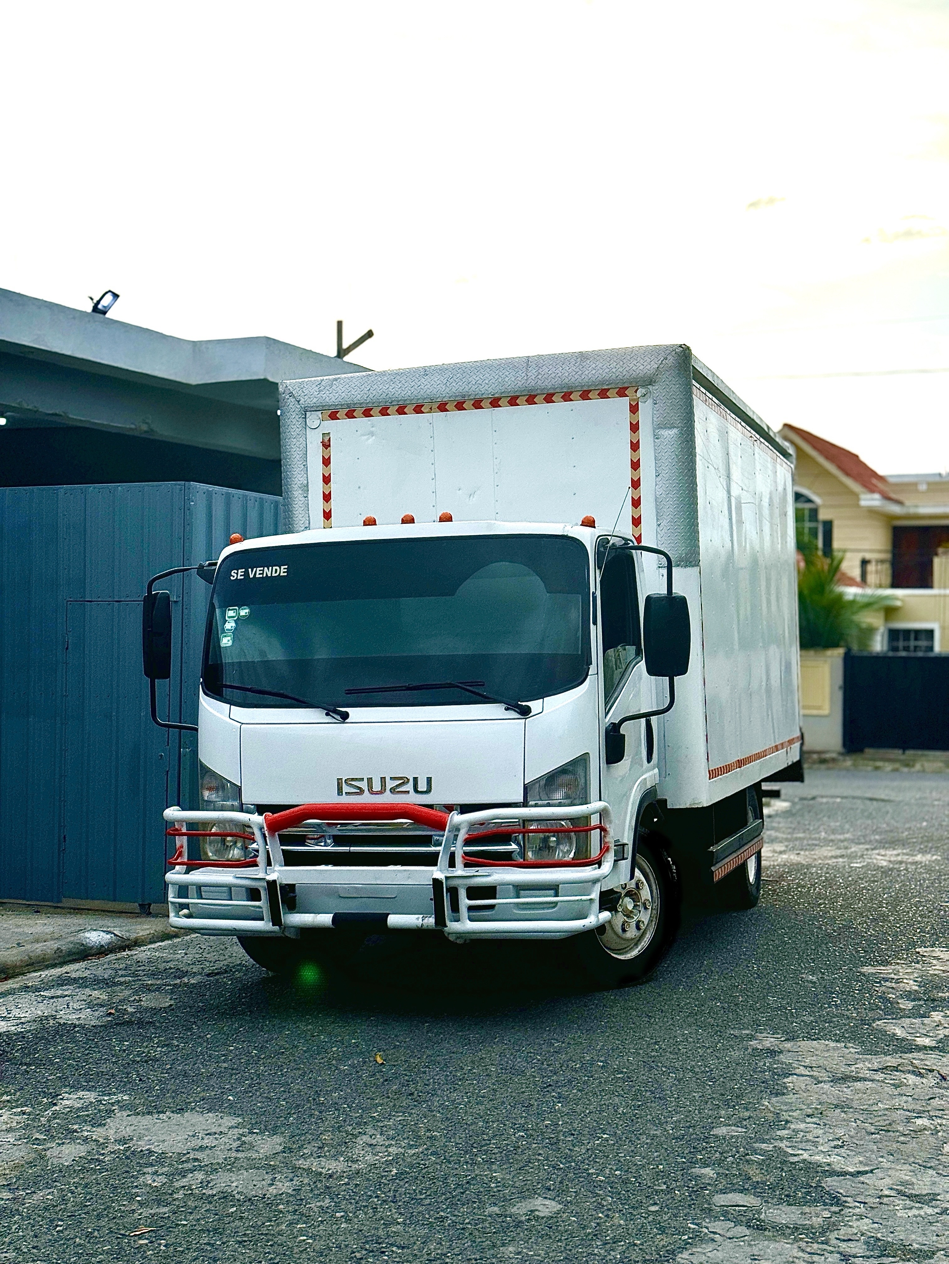 camiones y vehiculos pesados - Camión ISUZU NPR 2010 mecánico  1