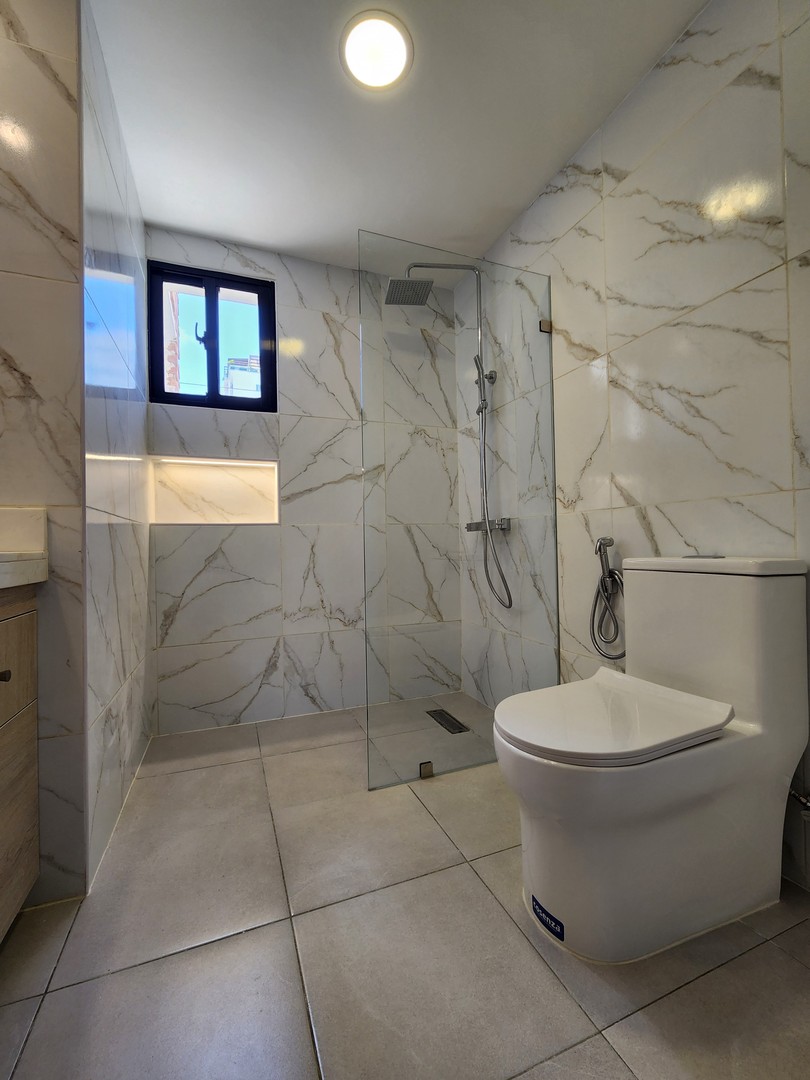 apartamentos - Lujoso Apto. de 3 habs. y 2.5 baños en lo mejor de Piantini con línea blanca 7