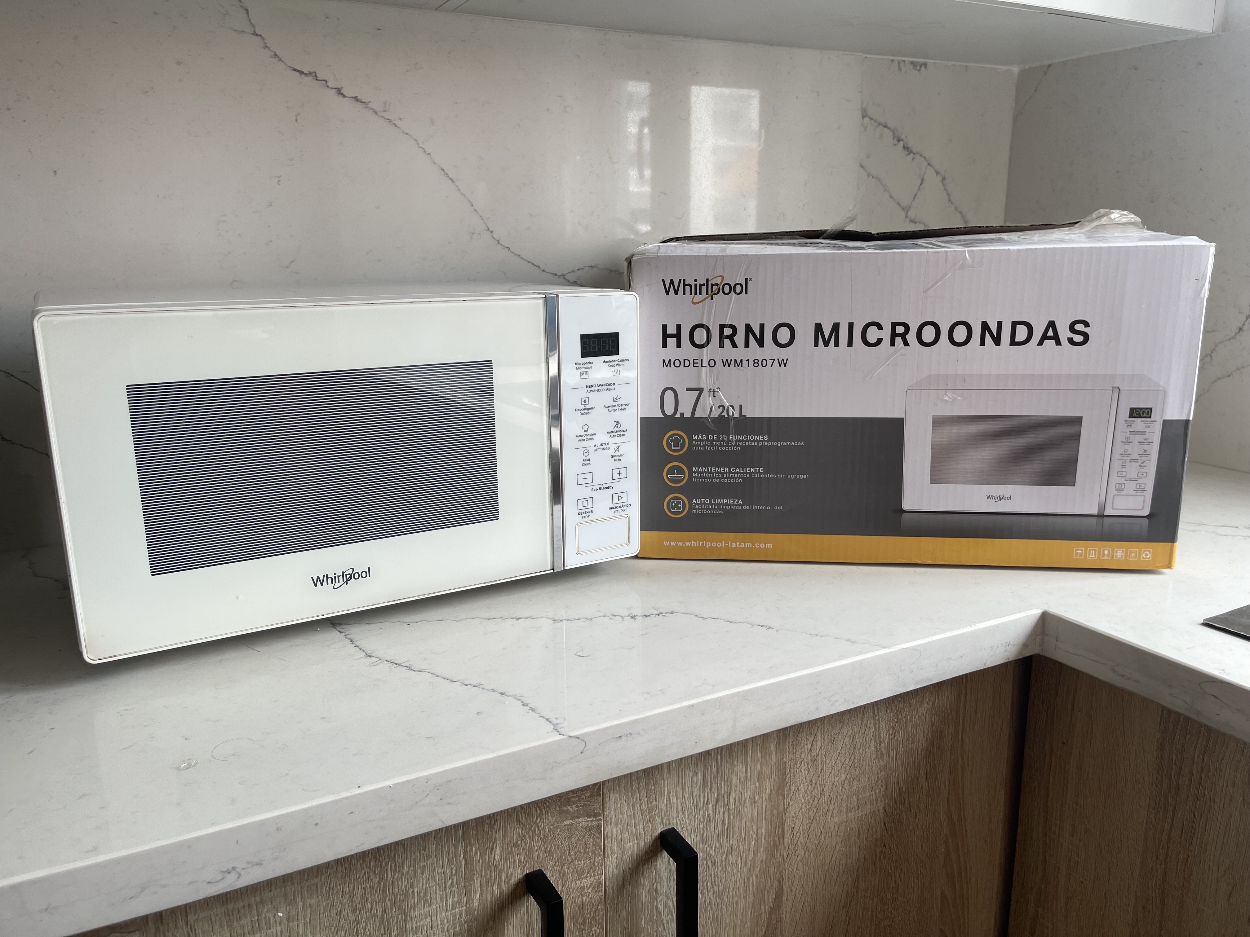 electrodomesticos - Horno microondas 20 L marca Whirpool como Nuevo  2