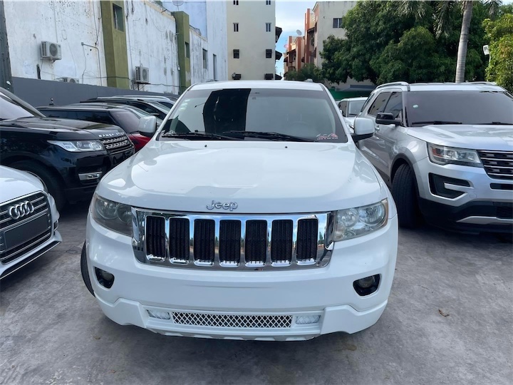 jeepetas y camionetas - JEEP GRAND CHEROKEE LAREDO 2011