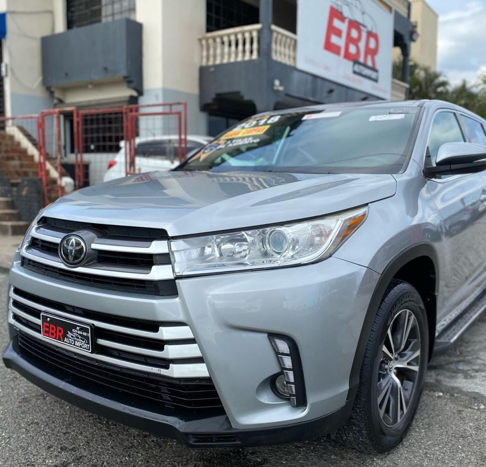 jeepetas y camionetas - Toyota highlander LE 2018