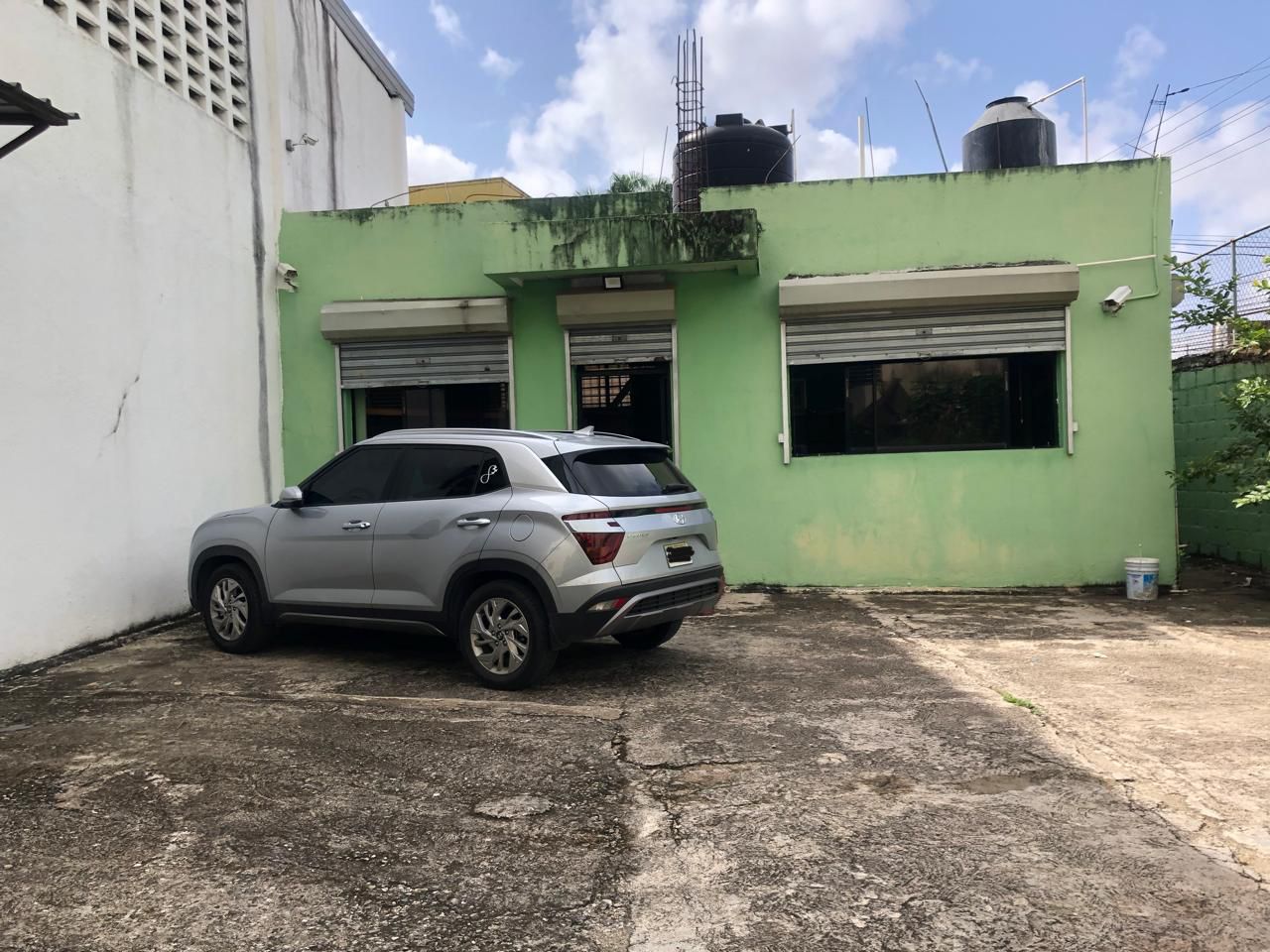 oficinas y locales comerciales - Vendo nave don honorio  4