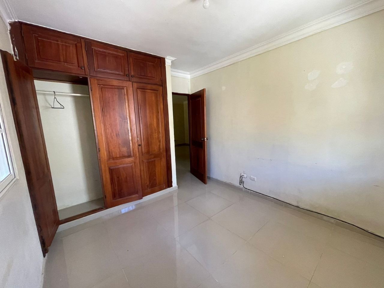 casas - Vendo casa de dos niveles ubicado en Lucerna , Santo Domingo Este.  2