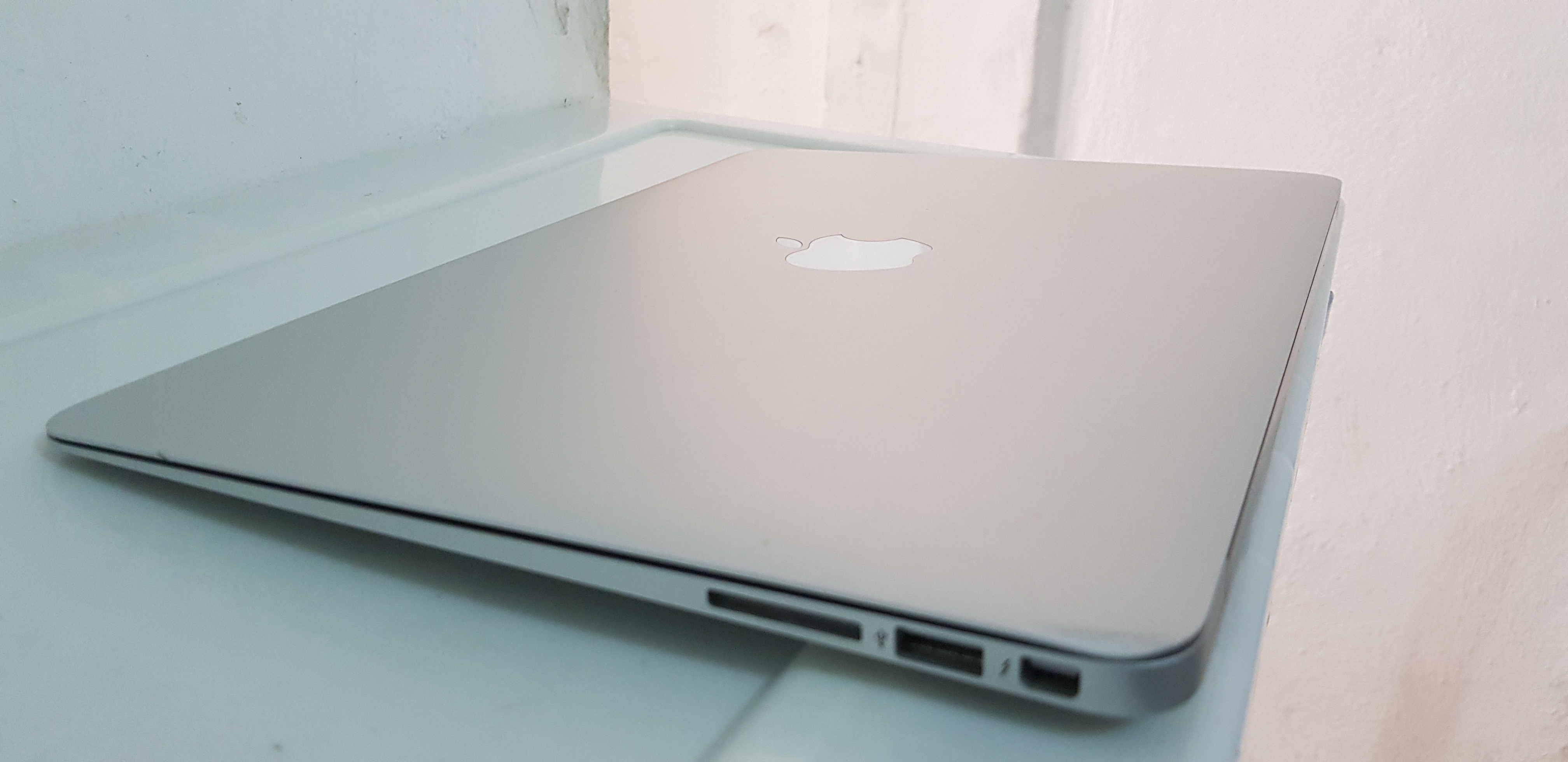 computadoras y laptops - Macbook pro 13.3 Pulg Core i5 Ram 8gb Disco 500gb Wifi Bluetoth  3