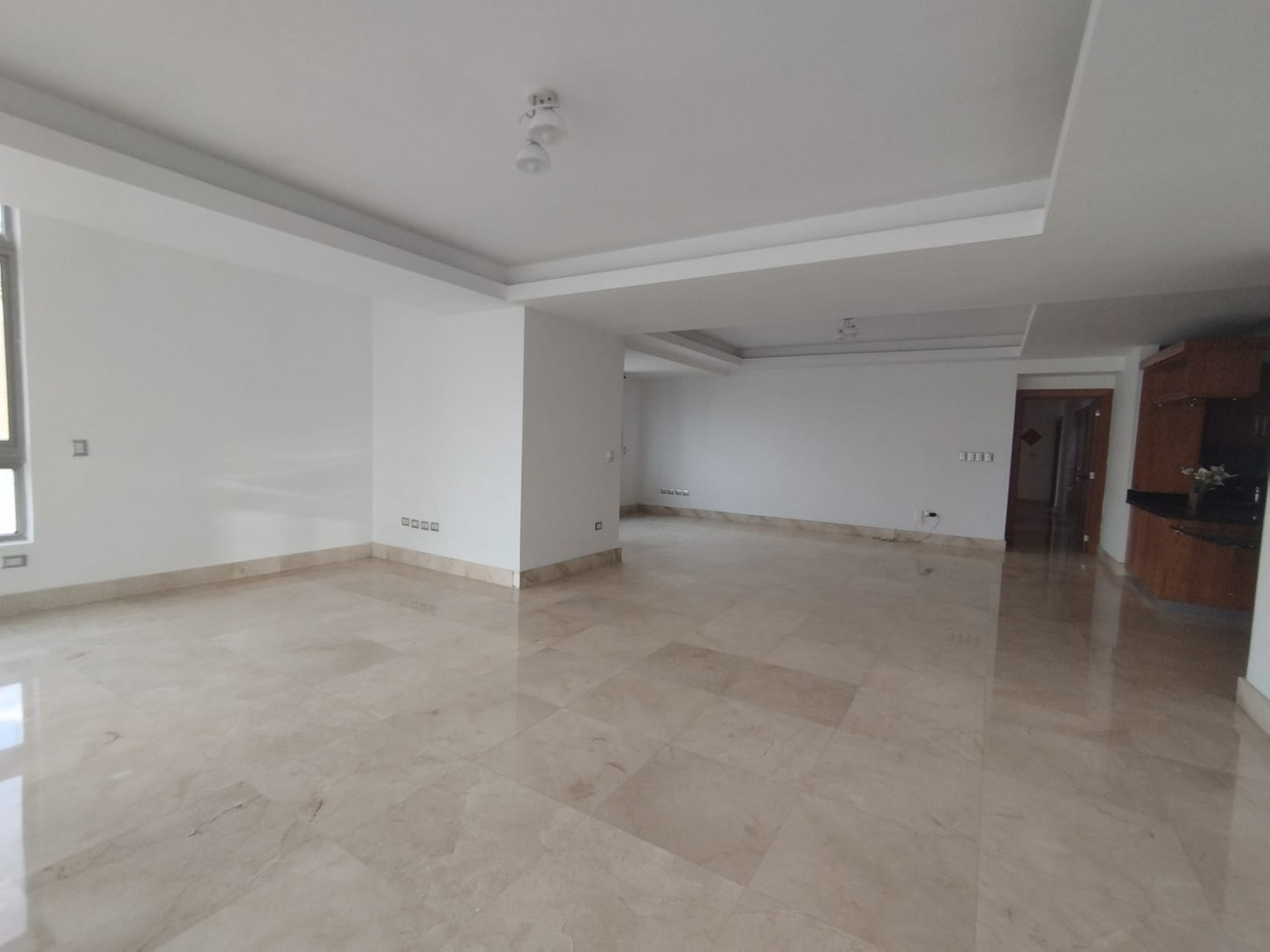 apartamentos - Hermosa Torre en la avenida principal de la Enriquillo  2