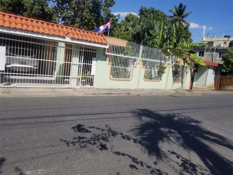 casas - Casa con 420 Mtrs2 de Solar en Herrera, Santo Domingo Oeste 