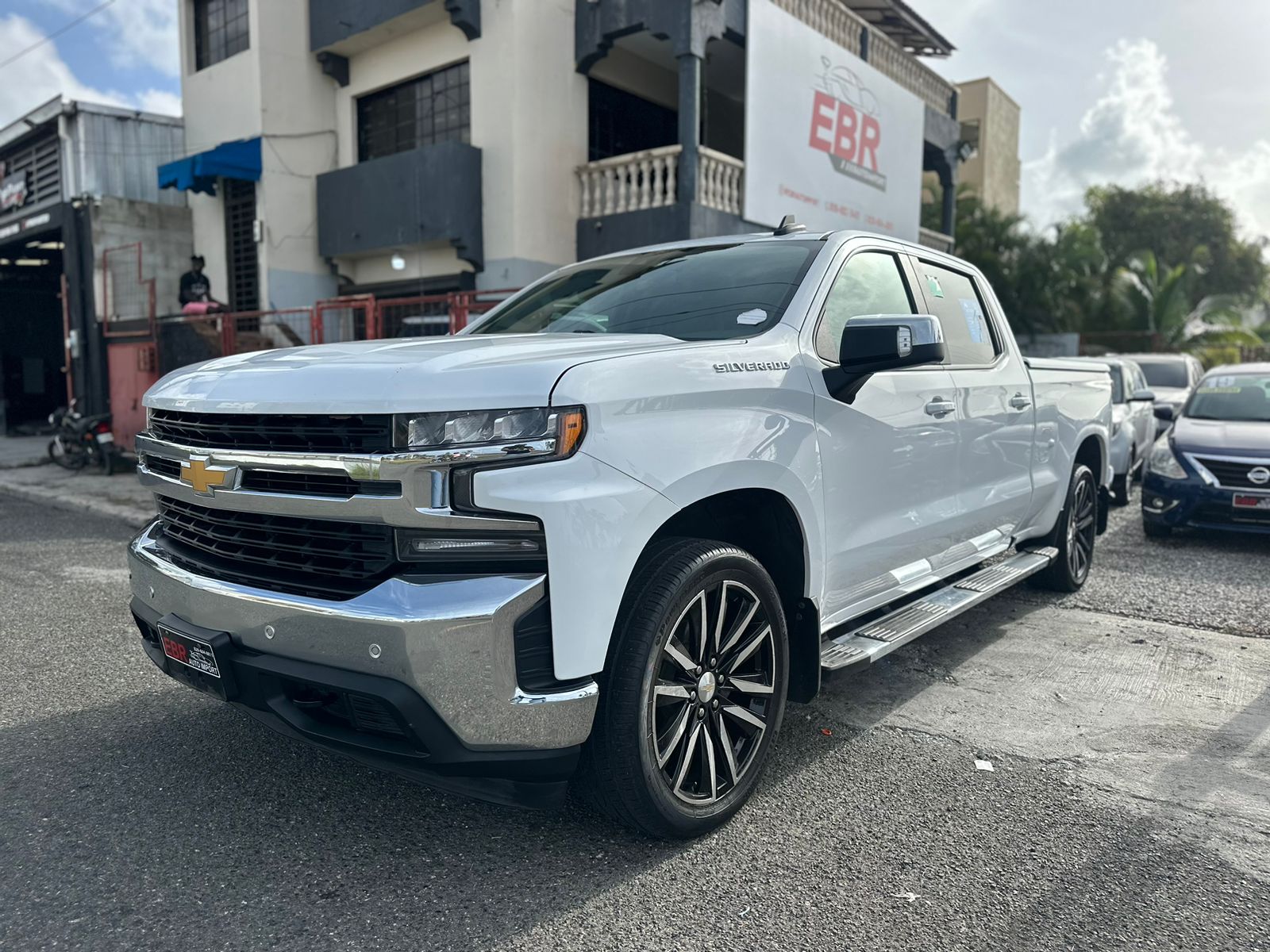 jeepetas y camionetas - Chevrolet Silverado LT 2019 
4x4 



 1