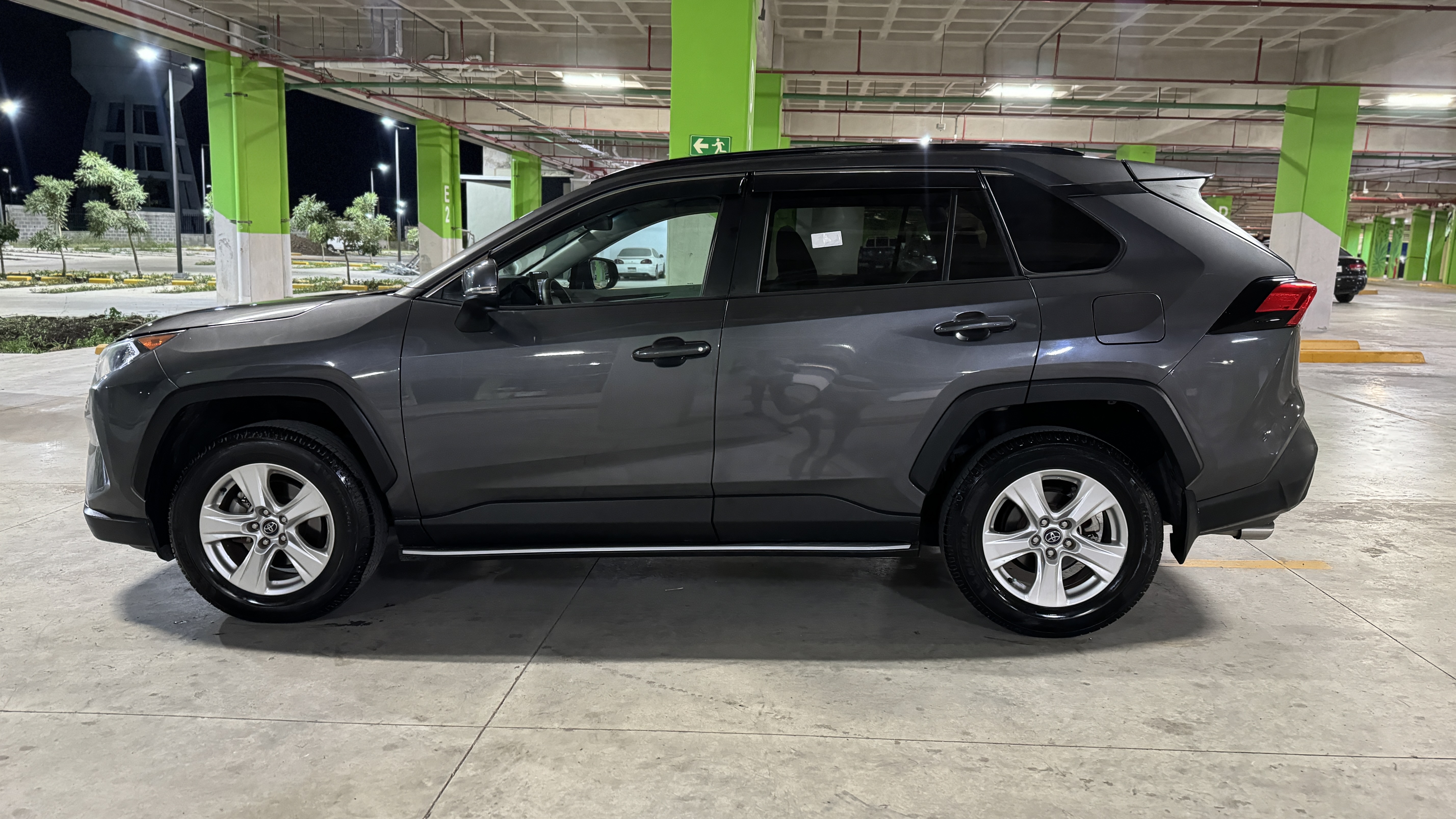 jeepetas y camionetas - TOYOTA RAV4 2020 XLE FULL 3