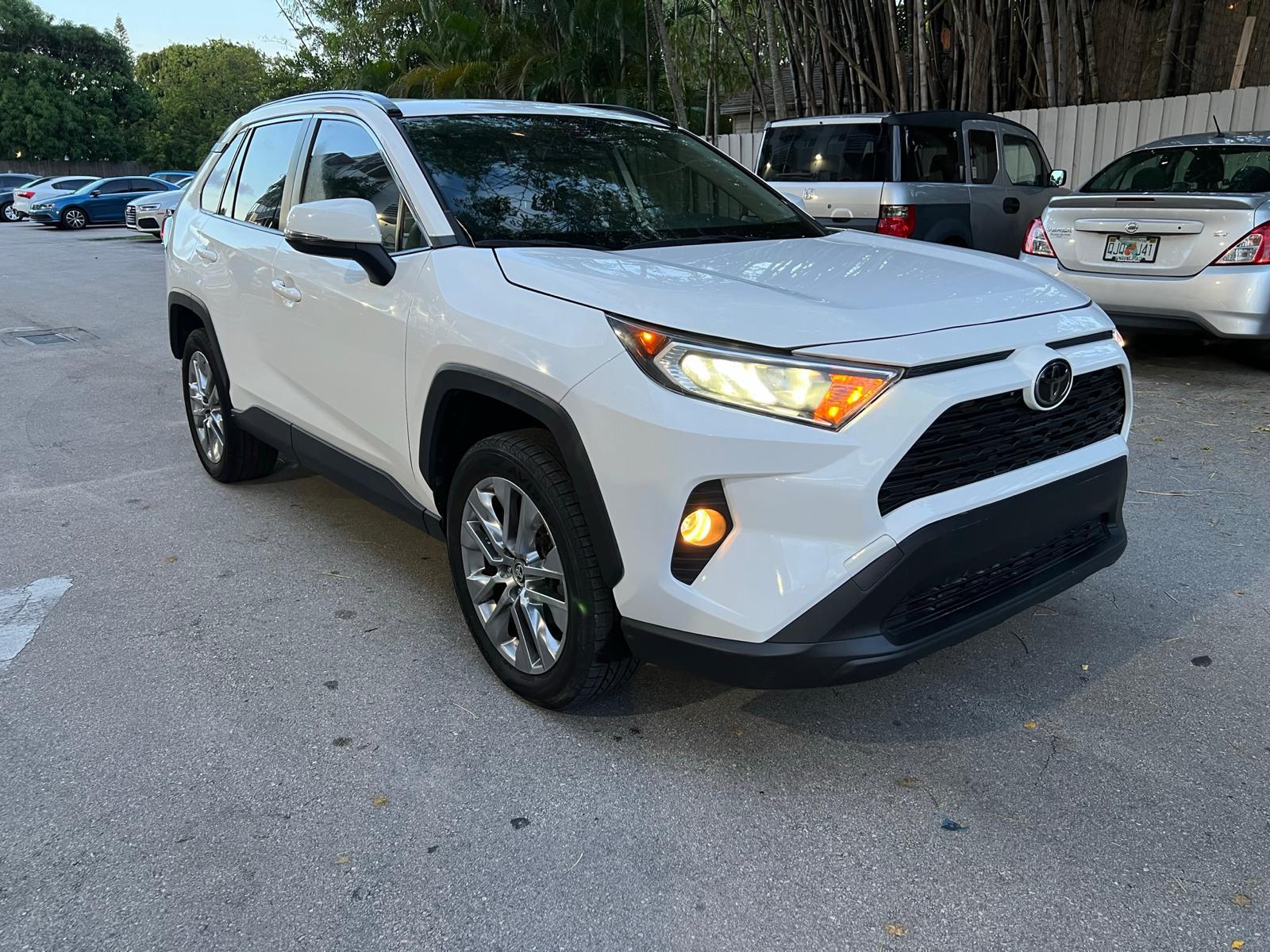 jeepetas y camionetas - Toyota rav4 2019 xle premium  3