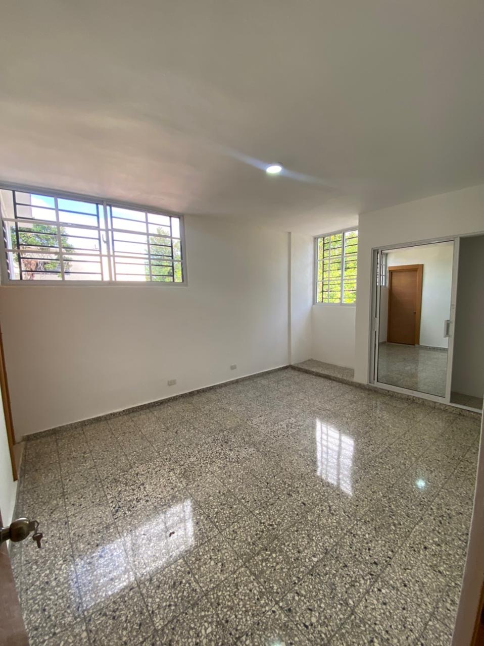 casas - Hermosa Casa en Venta ! Ideal para vivir o para ne 9