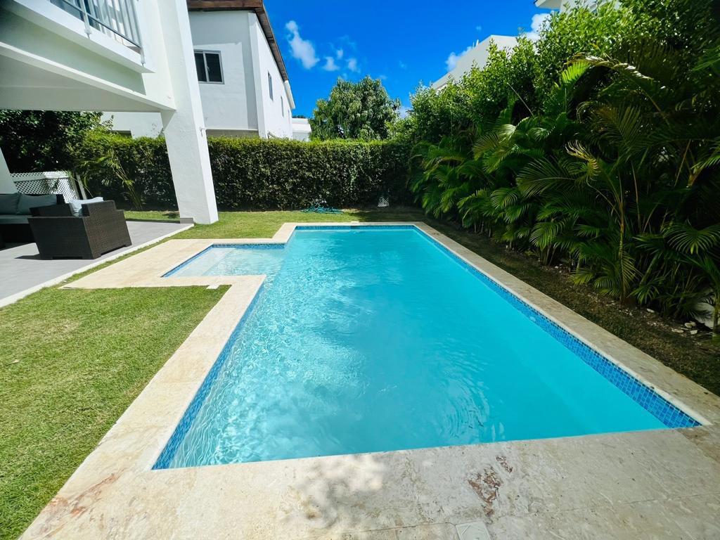 casas vacacionales y villas - Villa 4 Amueblada Habitaciones con Gran Piscina Punta Cana Village 2