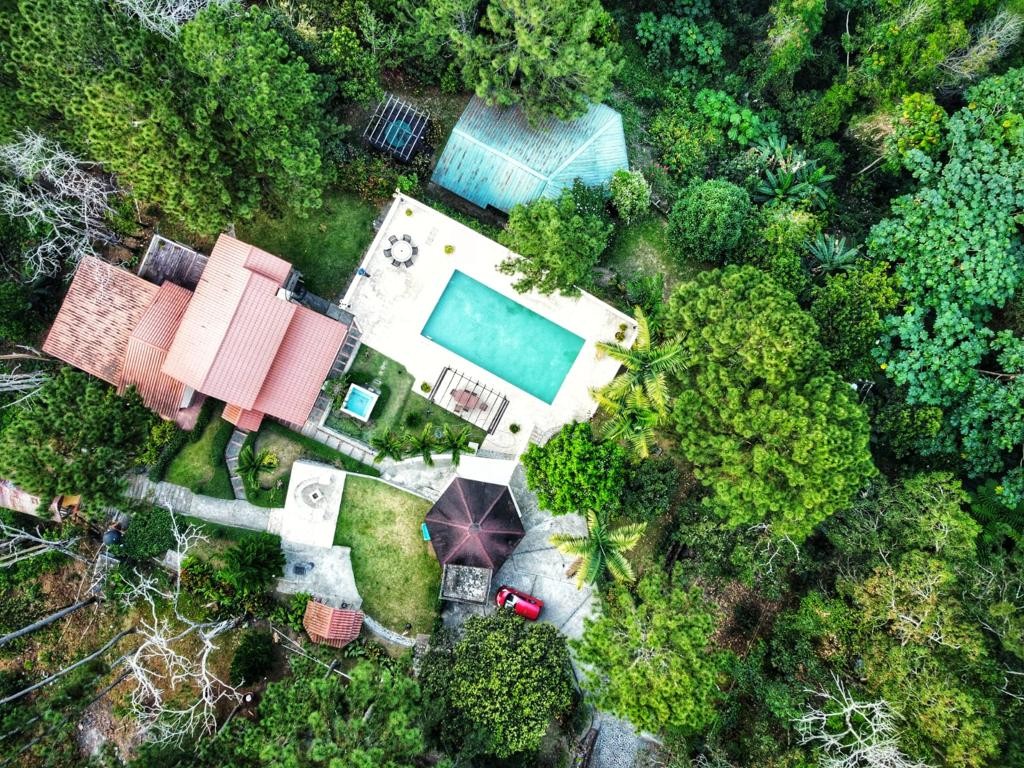 casas vacacionales y villas - Vendo Villa  de Oportunidad 
En la Cumbre (Bonao)


Precio Oferta U$ 300,000 Tas 2