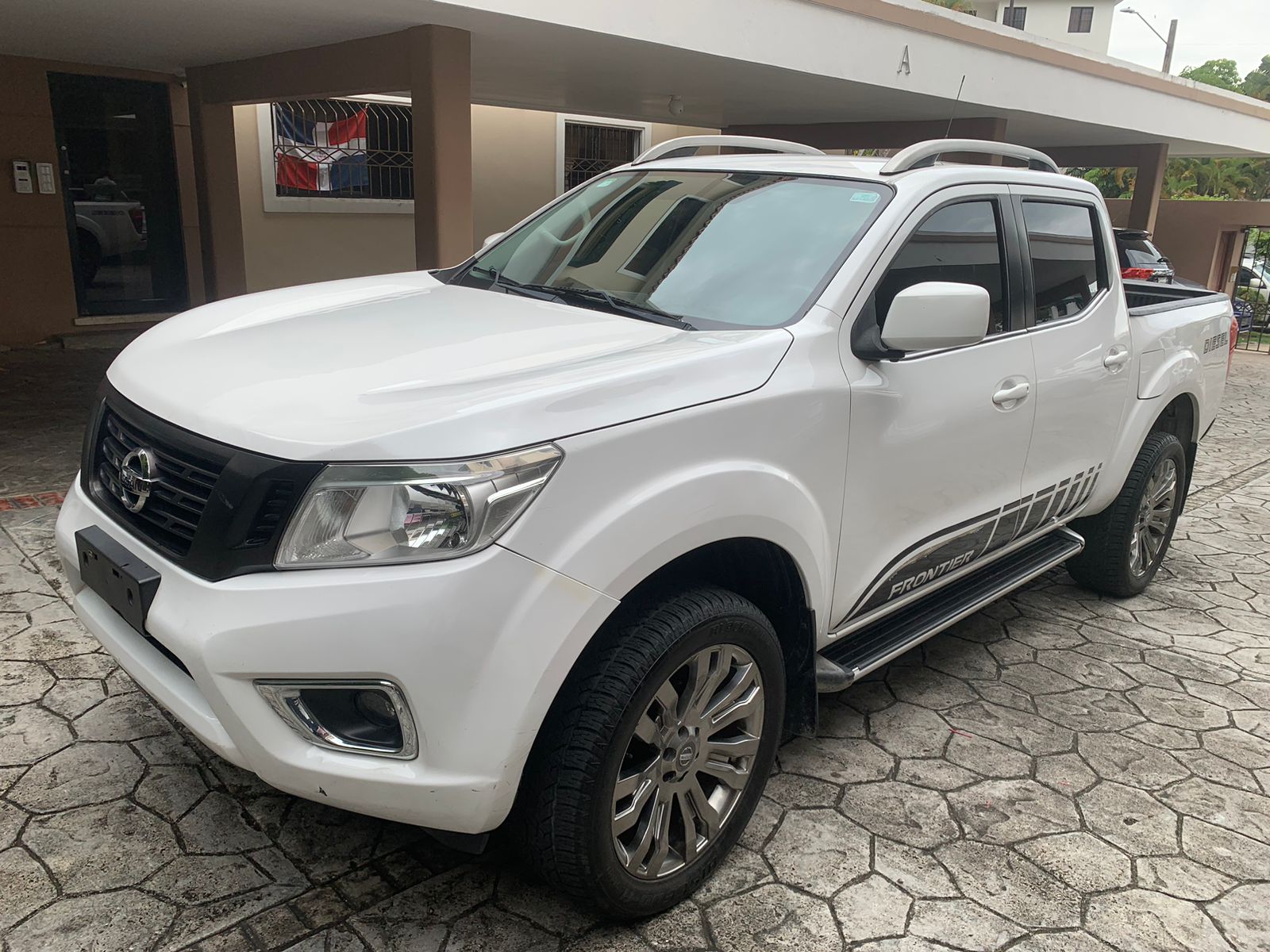 jeepetas y camionetas - Nissan Frontier 2018 impecable 