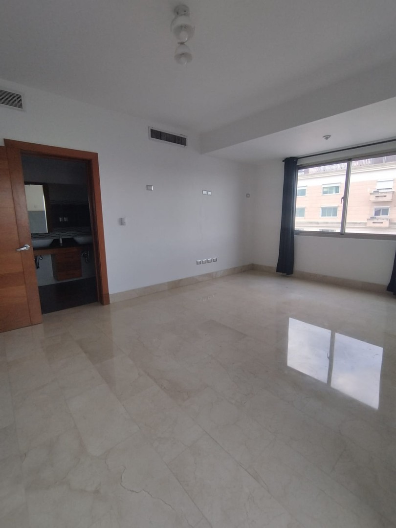 apartamentos - Hermosa Torre en la avenida principal de la Enriquillo  3