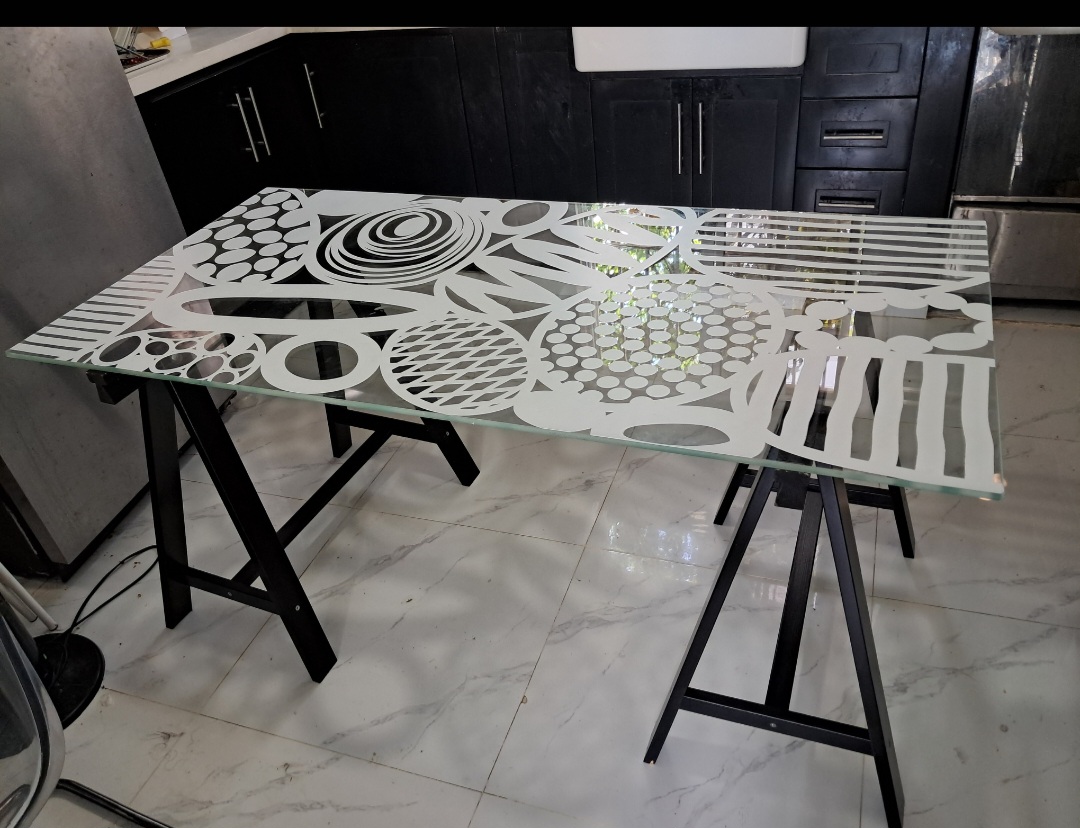 decoración y accesorios - Comedor  de ikea con 6 sillas  y cristal  en excel