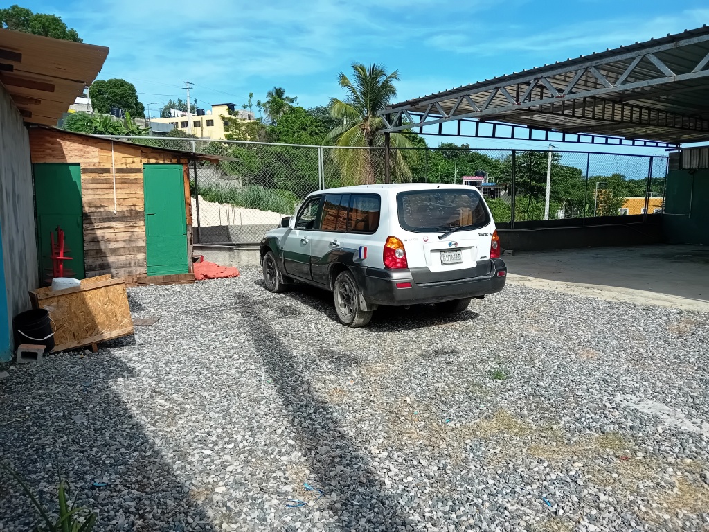 otros inmuebles - terreno cerrado con un nave grande y una casa 1