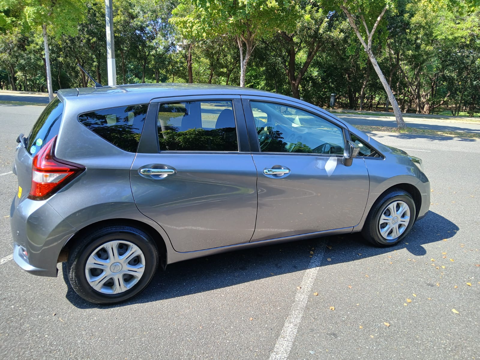 carros - VENDO NISSAN NOTE 2018 FINANCIAMIENTO DISPONIBLE  1