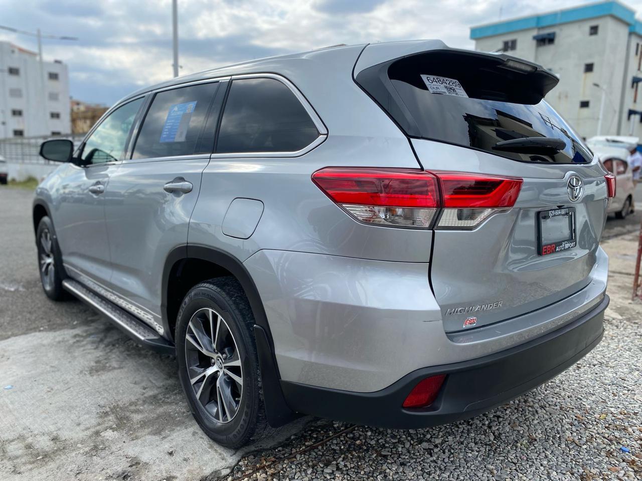 jeepetas y camionetas - Toyota highlander LE 2018 2