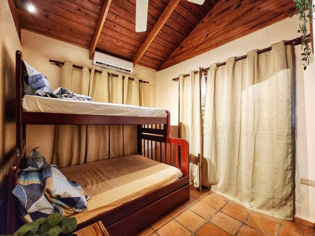 casas vacacionales y villas - Vendo Villa  de Oportunidad 
En la Cumbre (Bonao)


Precio Oferta U$ 300,000 Tas 4