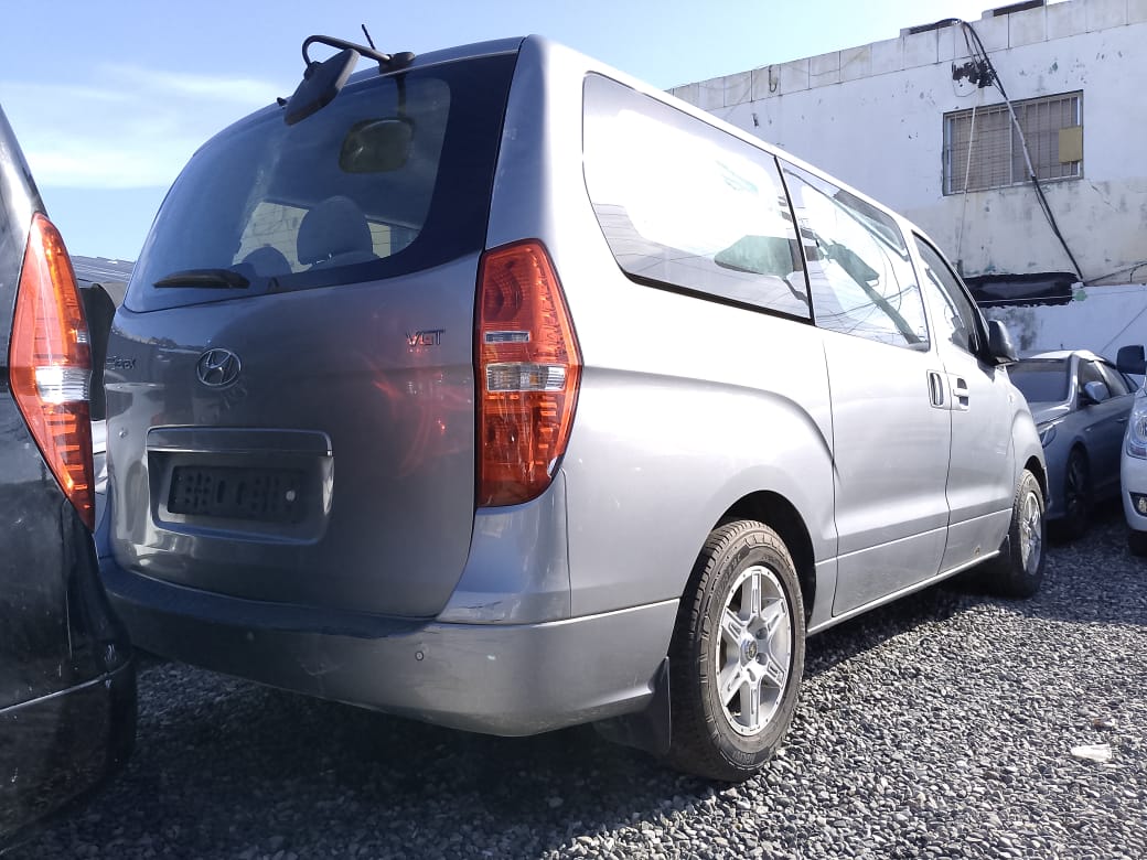 jeepetas y camionetas - HYUNDAI STAREX 2018 GRIS DESDE: RD$1,300,100.00 4