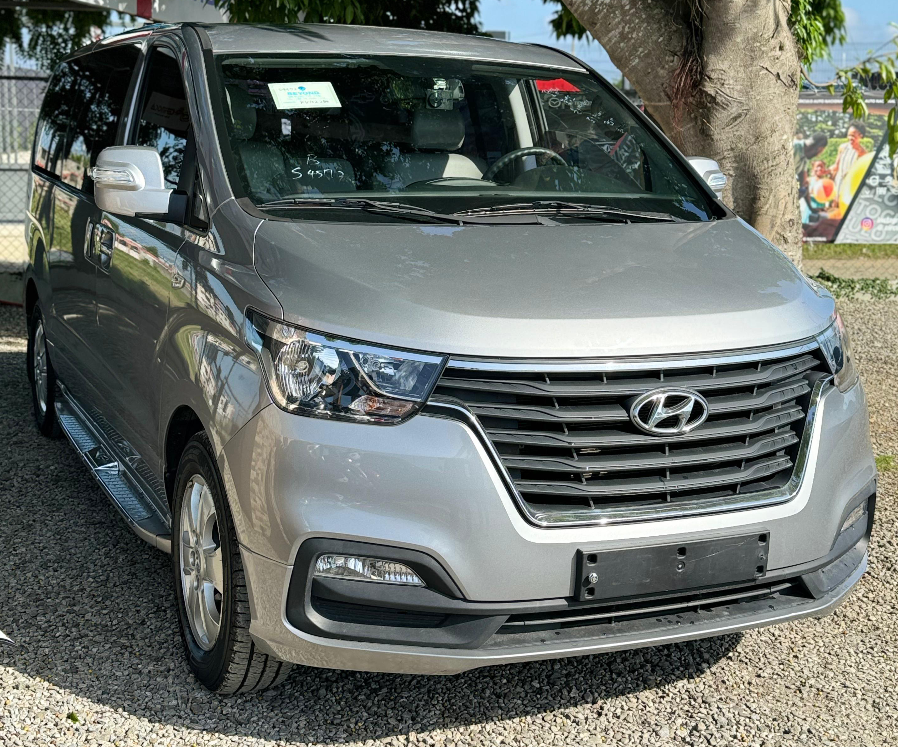 otros vehiculos - Minivan Hyundai Starex 2019 2