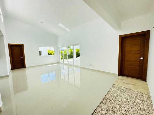 casas - Proyecto en venta Punta Cana #24-1313 tres Hab. campo de golf, jardín privado.
