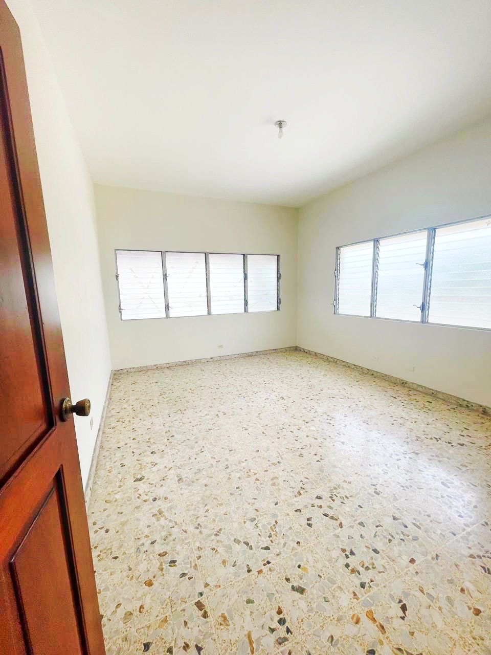 apartamentos - hermoso apartamento en  una zona céntrica y tranquila  9