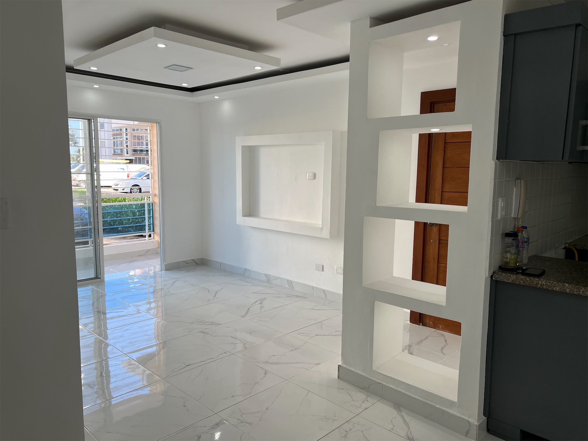 apartamentos - Vendo primer nivel remodelado en palma real 4